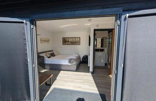 Beautiful Open Plan Lakeside Lodge, Shearsby - Photo 63