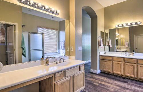 Pool Table, Yard and Grill Luxe Queen Creek Escape - Foto 17