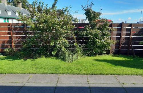Cosy cottage with sea views close to local shops. - Photo 16