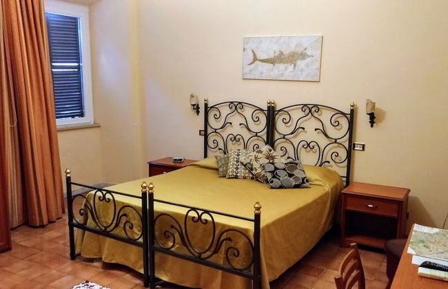 Nicolas Inn - Photo 8