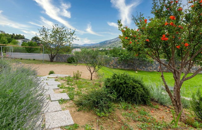 Serene Rural Villa With Pool, Sun Deck, and Children's Play Area - Foto 39