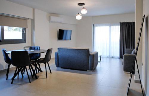 Poseidon 77B Luxury Residences - Photo 46