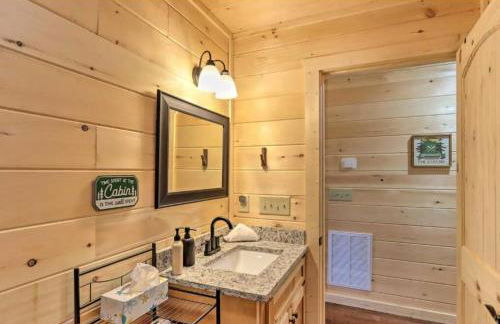 New Serene, Fun & Comfy Cabin- Covered Deck, Grill, Arcade - Foto 26