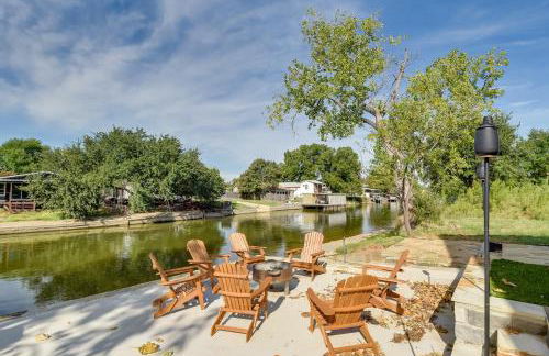 Waterfront Granbury Home with Electric Fireplace! - Foto 2