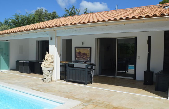 Modern Holiday Home With Private Pool and Garden - Foto 26