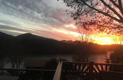 Lake Escape to an Elegant 4 Br Home - Foto 46