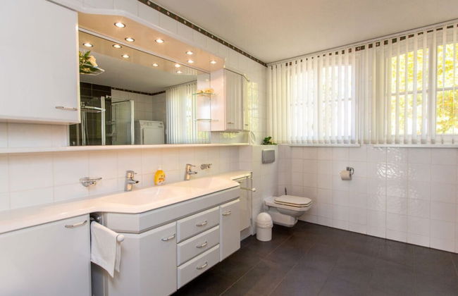 1 Villa Blanck Comfortable Holiday Residence - Photo 13