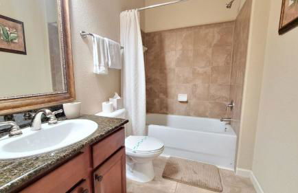 10 miles to Disney World, 2 pools, fitness room, WiFi, balcony, washer, dryer, kitchen - Foto 40