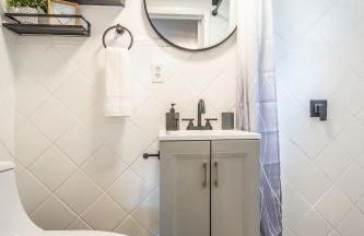 Cozy Studio w/gated parking - Photo 9