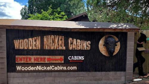 Cabin #6 Bobcat Bunkhouse - Pet Friendly - King Bed - Sleeps 4 - Foto 3