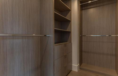Luxury Modern 4 Bedroom 4 Bathroom Home with Rooftop Deck #4 - Foto 15