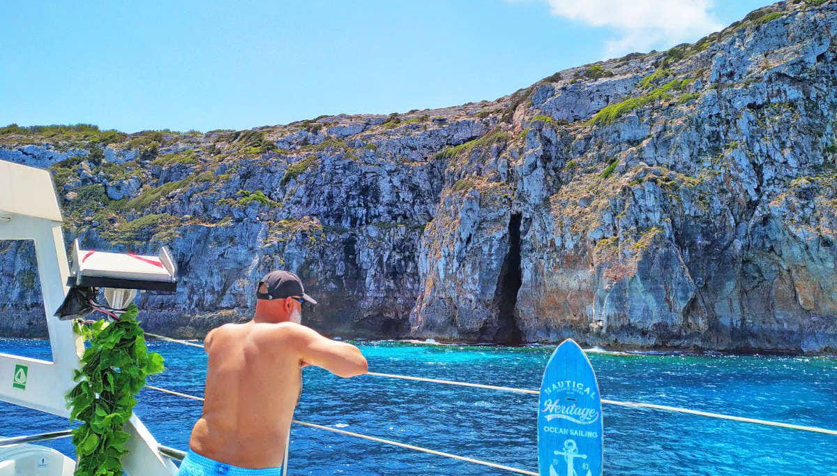 Admirez les falaises depuis le pont