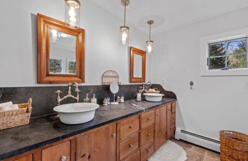 Modern Lux Cabin w Mtn Views and Fire Pit - Foto 14