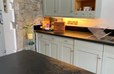 Converted chapel - Sant Pedr Newydd with sea views from garden - Photo 8