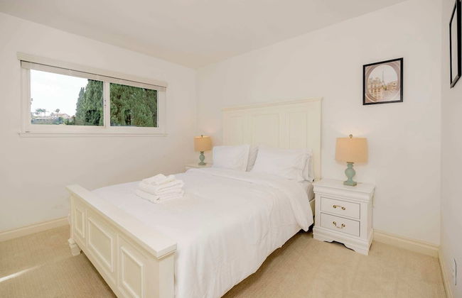 Serene Retreat & Modern Comforts in Rowland Heights - Foto 12