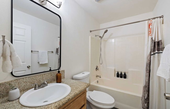 Casa De Kota by Avantstay Pool, Firepit, & Games Secluded & Chic - Photo 23