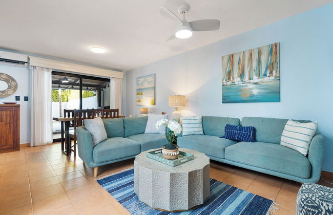 Spacious Home w/ Private Pool & Covered Patio Near the Beach - Foto 13