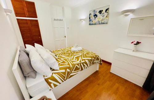 Vauxhall, river Thames, Big Ben Retreat, Central London family Stay - Photo 7