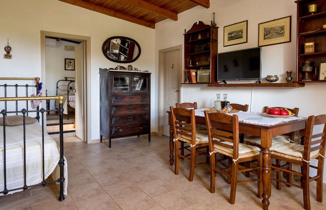 The Olive House - Photo 25