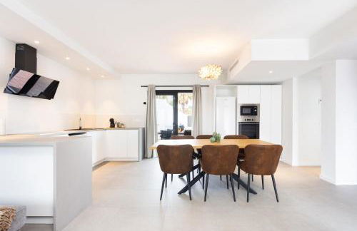 Villa de 4 dormitorios, moderna y nueva, con aire acondicionado, cerca del mar y playa - Casa Maravilla - Foto 18