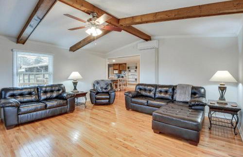 Spacious Fishing Getaway by Lake Guntersville! - Foto 7