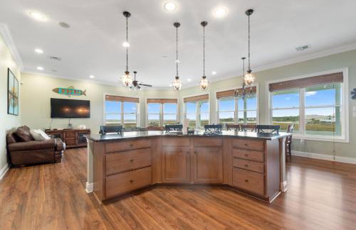 Waterfront Home with dock, sleeps 10 - Foto 3