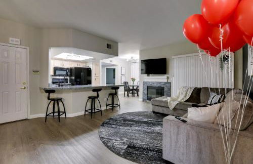 6 Mi to Vegas Strip City-View Gem with Pool Access - Foto 1