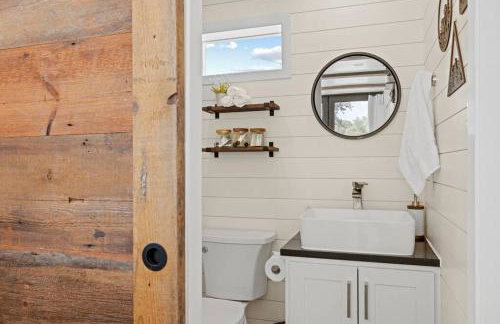 New The Wildflower Cozy Container Home - Foto 24