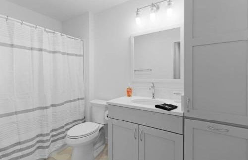 Cozy Family Stay- Queen-Double-Twins Bed- Full Kitchen-Netflix-Golf Cart-WiFi - Photo 9