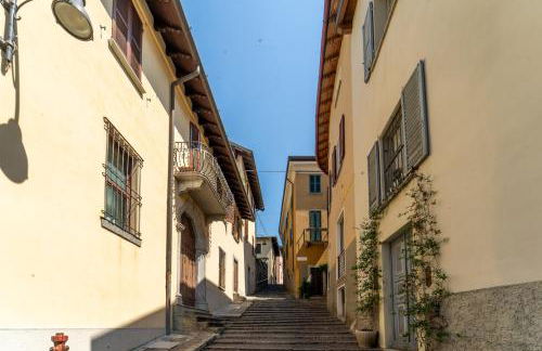 Vintage Home in the hamlet with lake view - Photo 4