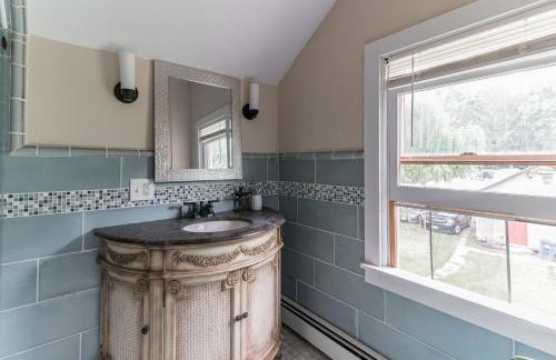 Mountain View Victorian with Convenient Location and Lots of Space tp Play farmhouse - Foto 35