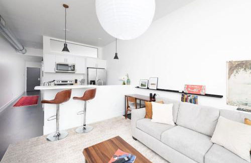 Modern 1BR Apt with Rooftop, Gym, and Parking - Foto 4