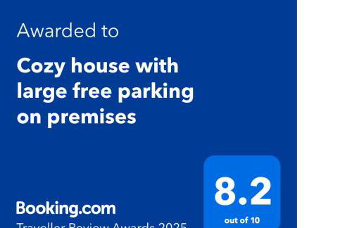 Cozy house with large free parking on premises - Foto 12