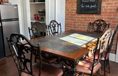 "Madison Manor I" by the River, Hot Tub, Downtown - Foto 7