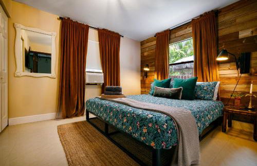 The Rum Locker - 1 King - 2 Twins - Private home and Patio - Sleeps 4 - Foto 25