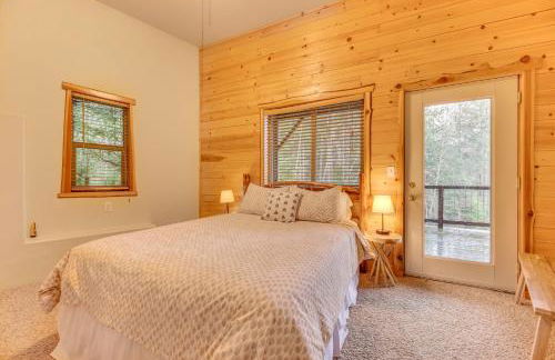 Grizzly Tower Packwood Cabin with Hot Tub! - Foto 25