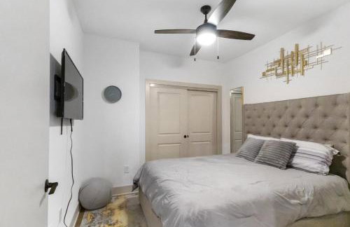 Designer East Atlanta 1BR Chic Amenities & Vibes - Photo 9