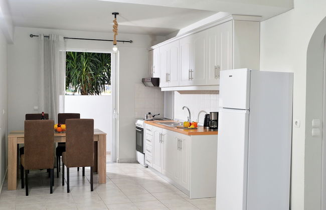 Stork Holiday Apartments - Garden & Sea View - Photo 15