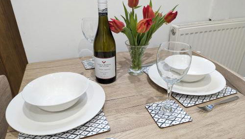 Swan Lake Lodge & free parking - Foto 5