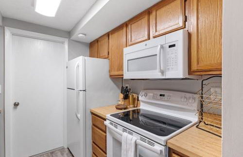 Stylish 1st Flr 1Bed Condo-Close to Downtown Dover - Photo 9