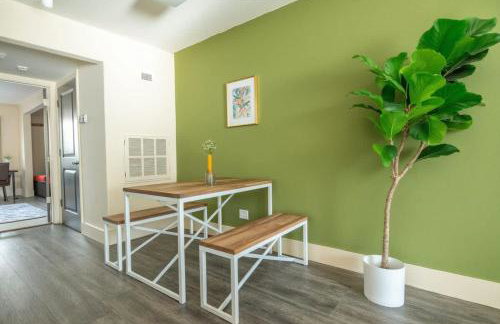 Stylish King 1BR 8 Min to Downtown Pool Gym & Parking 04 - Foto 8