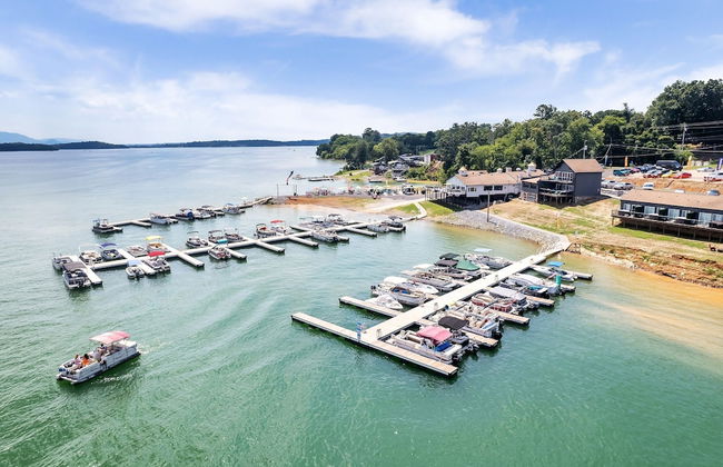 Luxury Lakehouse - Photo 78