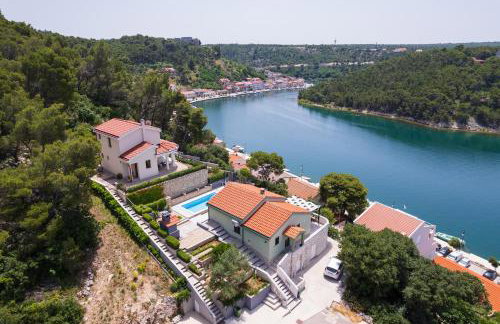 Green House - Photo 1