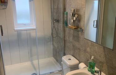 RestfullStays- 3 Bedroom, 4 Bed House FREE PARKING - Foto 10