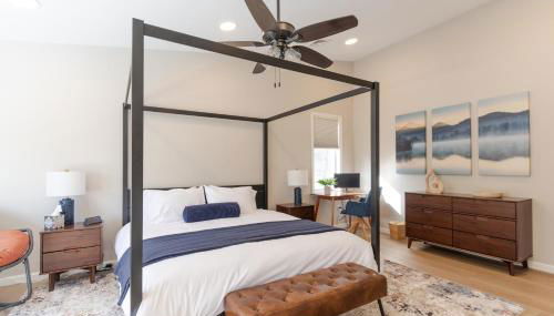 Large Luxury Home with Media Room and Game Room - 10 mins to Campus & Stadium - Foto 3