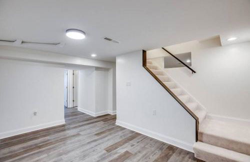 Beautifully Renovated Home Corner of ND and Angela - Foto 2