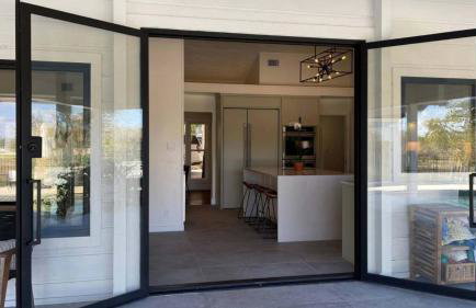 Luxurious Modern Retreat with Private Pool & Patio - Foto 9