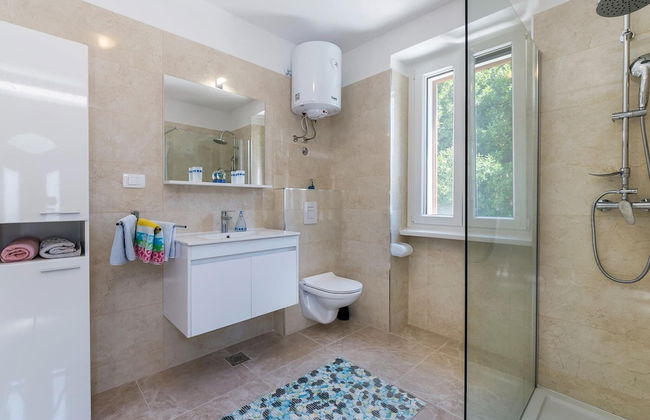 Large Holiday Home With Swimming Pool - Foto 17