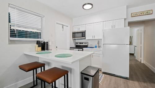 Comfy BNB w/ King Bed + Work/Travel + Beach 8 Min - Foto 5