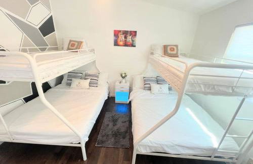 Dream Vacation Home w Heated Pool Close to Beaches Clearwater St Pete Quiet with Big Backyard - Foto 31